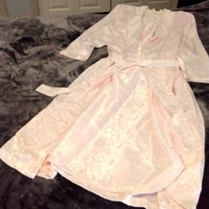 Vintage Ladies light pink negligee set, size medium